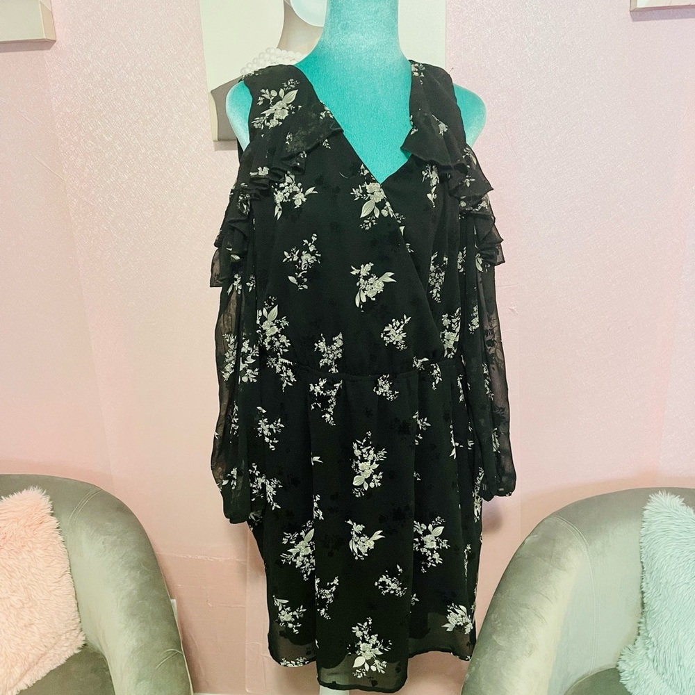 Floral print cold shoulder dress
